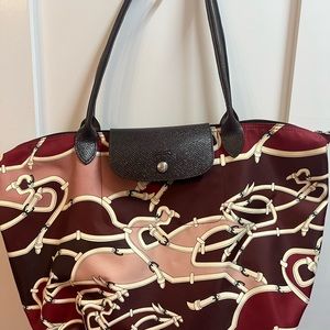 Longchamp tote bag. Excellent condition on the outside. Inside has pen stains.